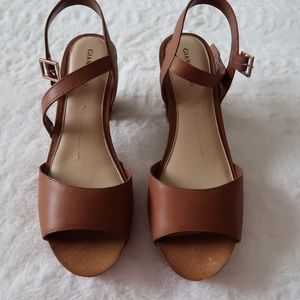 Gianni Bini Platform Sandal